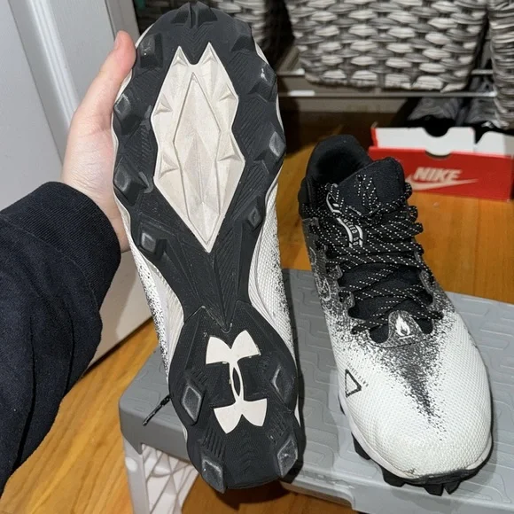 Men’s Under Armour Spotlight Franchise RM 2.0 Football Cleats Size 10 - Picture 4 of 5